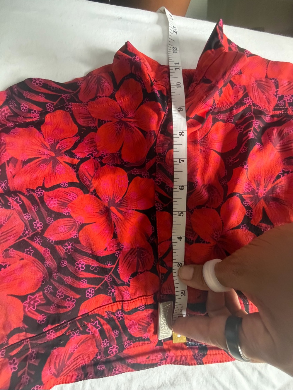 Vilebrequin gorgeous Women’s Floral Bermuda Shorts in Red and Black - Picture 6 of 8